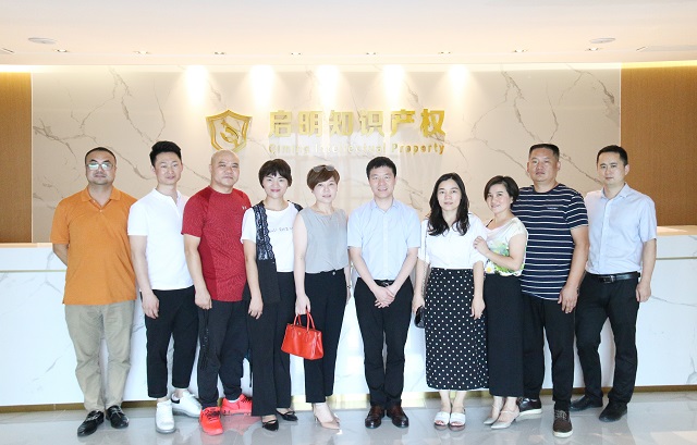 嘉興湖南商會輪值會長劉第晟、秘書長曾嬋娟一行蒞臨公司指導(dǎo)交流